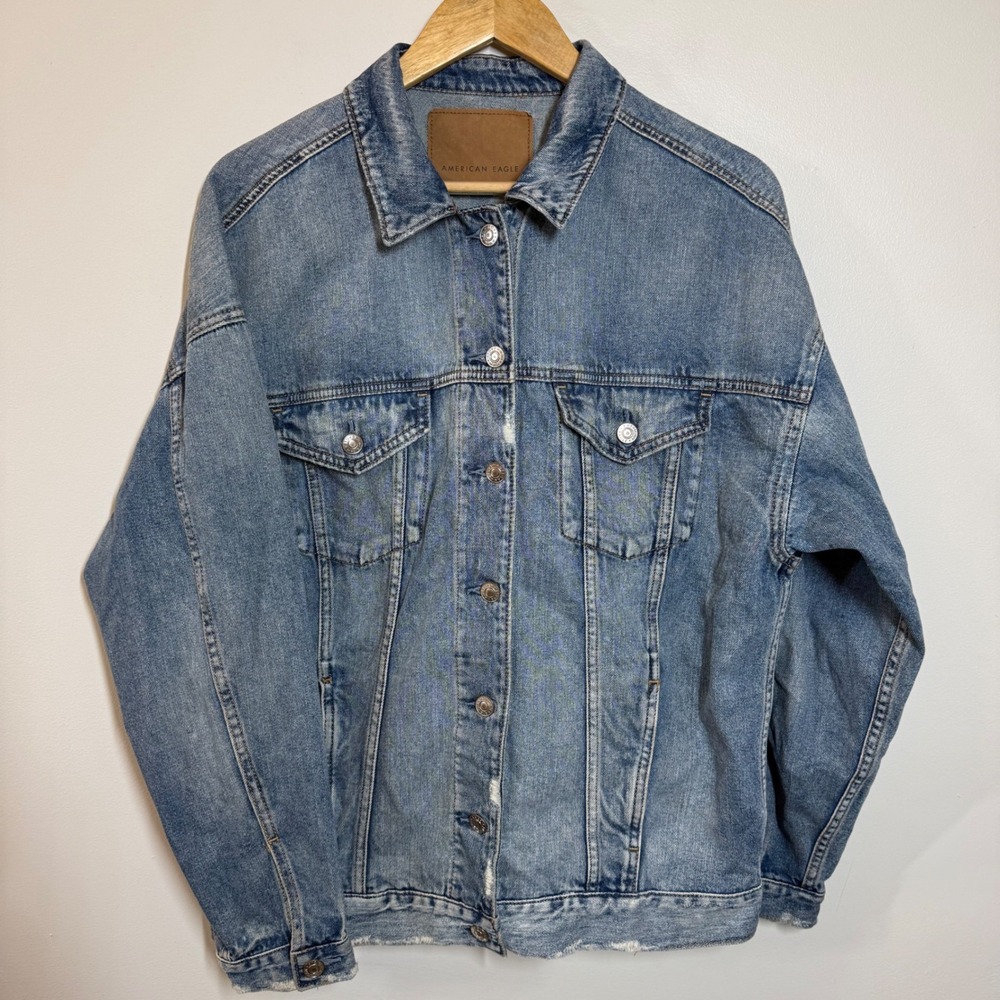 American Eagle Mens M Denim Jacket Distressed Trucker Medium Wash Relaxed Fit